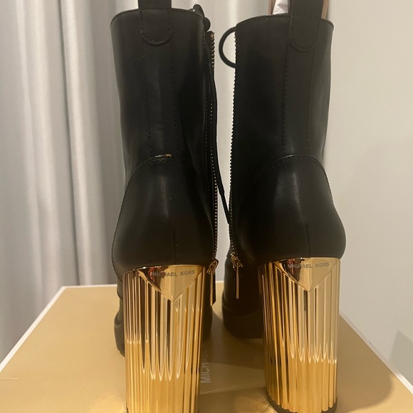 Michael Kors boots like new - Picture 3 of 4